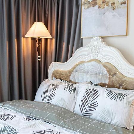A2J Luxury 2Br Bgc Uptown Suite Near Uptown Mall 马尼拉 外观 照片