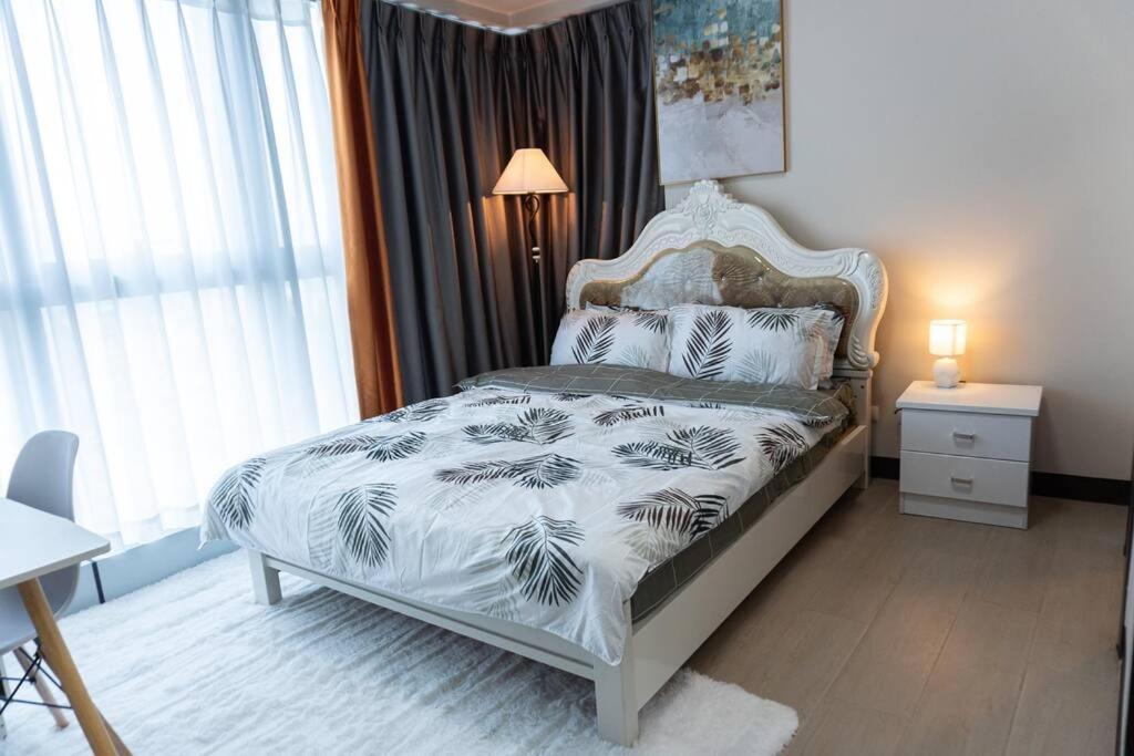 A2J Luxury 2Br Bgc Uptown Suite Near Uptown Mall 马尼拉 外观 照片