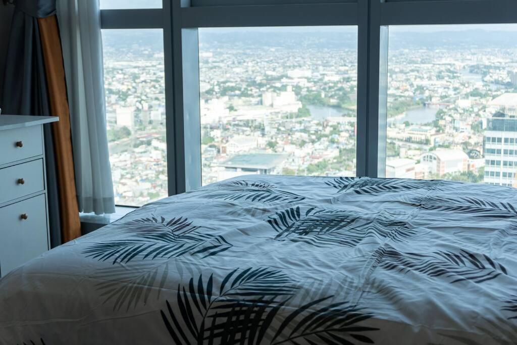A2J Luxury 2Br Bgc Uptown Suite Near Uptown Mall 马尼拉 外观 照片