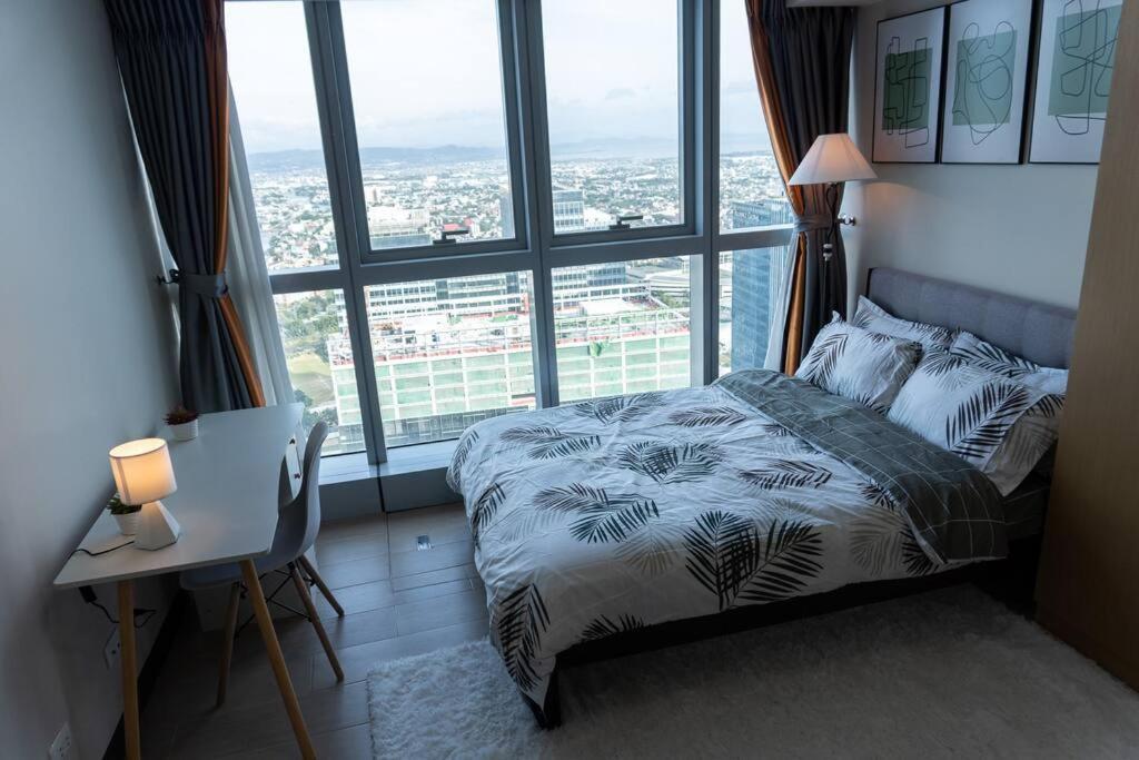 A2J Luxury 2Br Bgc Uptown Suite Near Uptown Mall 马尼拉 外观 照片