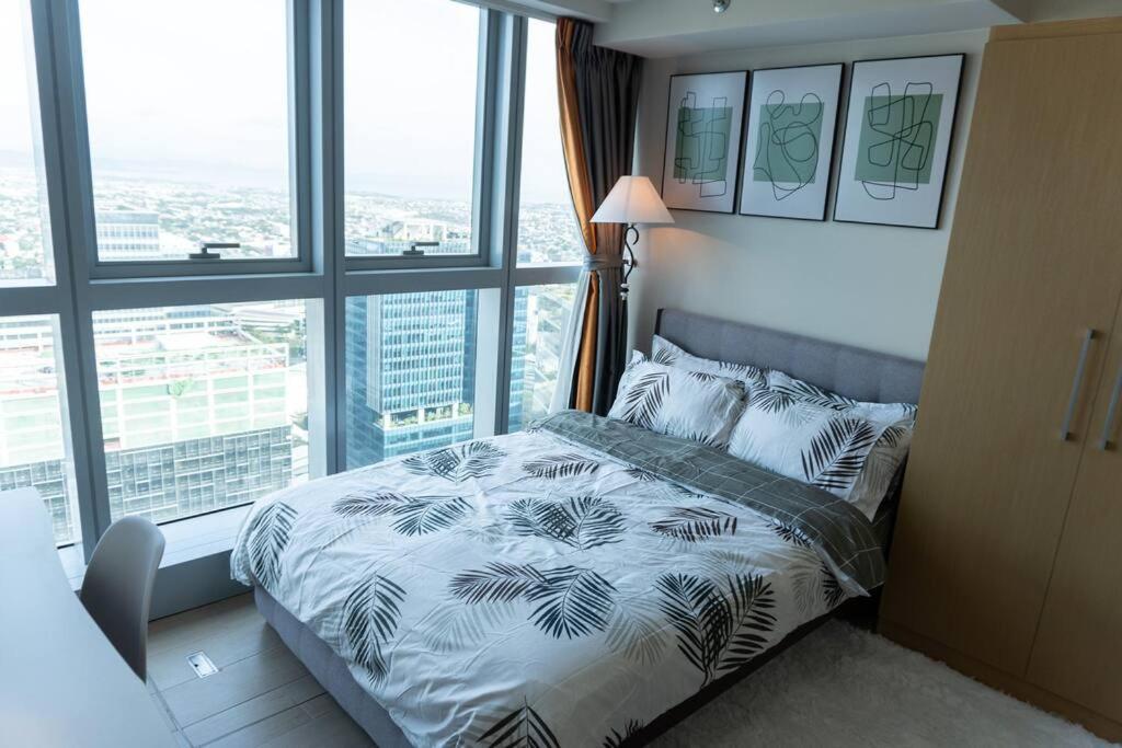 A2J Luxury 2Br Bgc Uptown Suite Near Uptown Mall 马尼拉 外观 照片
