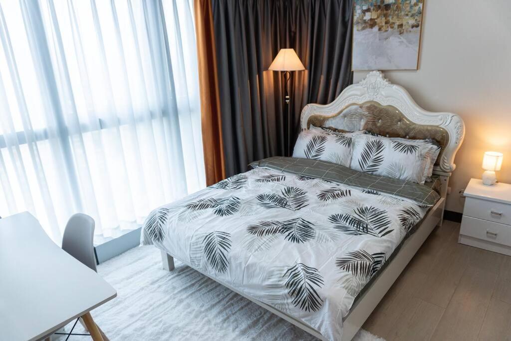 A2J Luxury 2Br Bgc Uptown Suite Near Uptown Mall 马尼拉 外观 照片