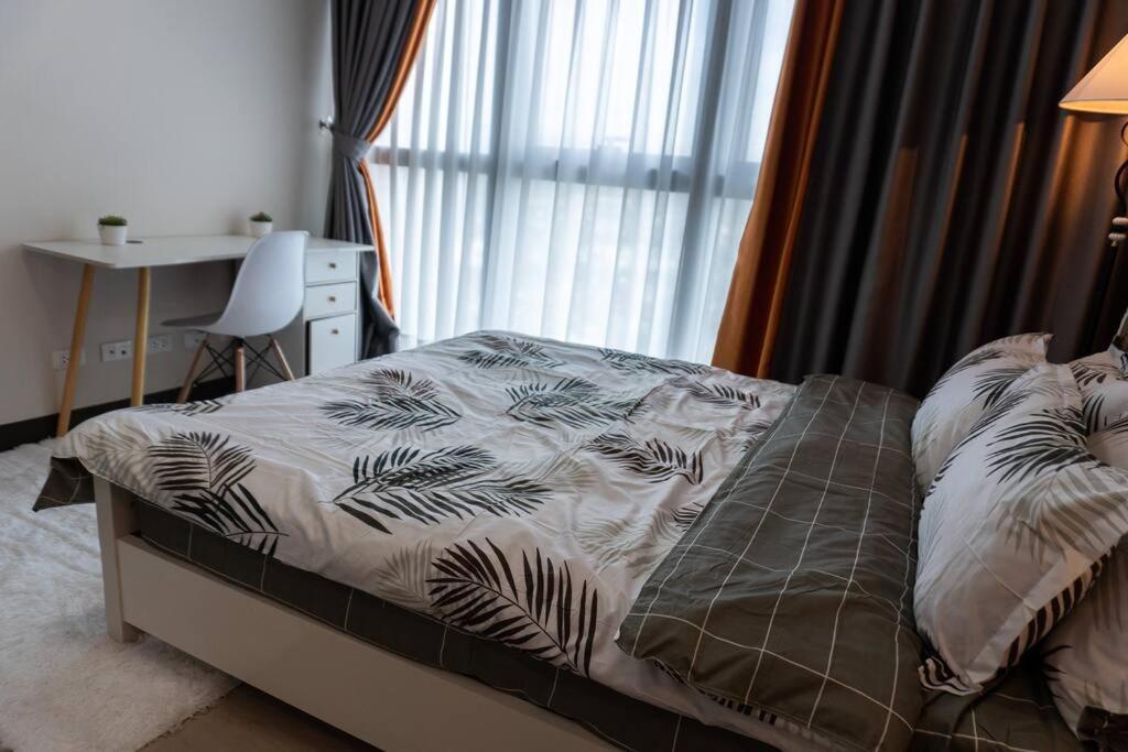 A2J Luxury 2Br Bgc Uptown Suite Near Uptown Mall 马尼拉 外观 照片