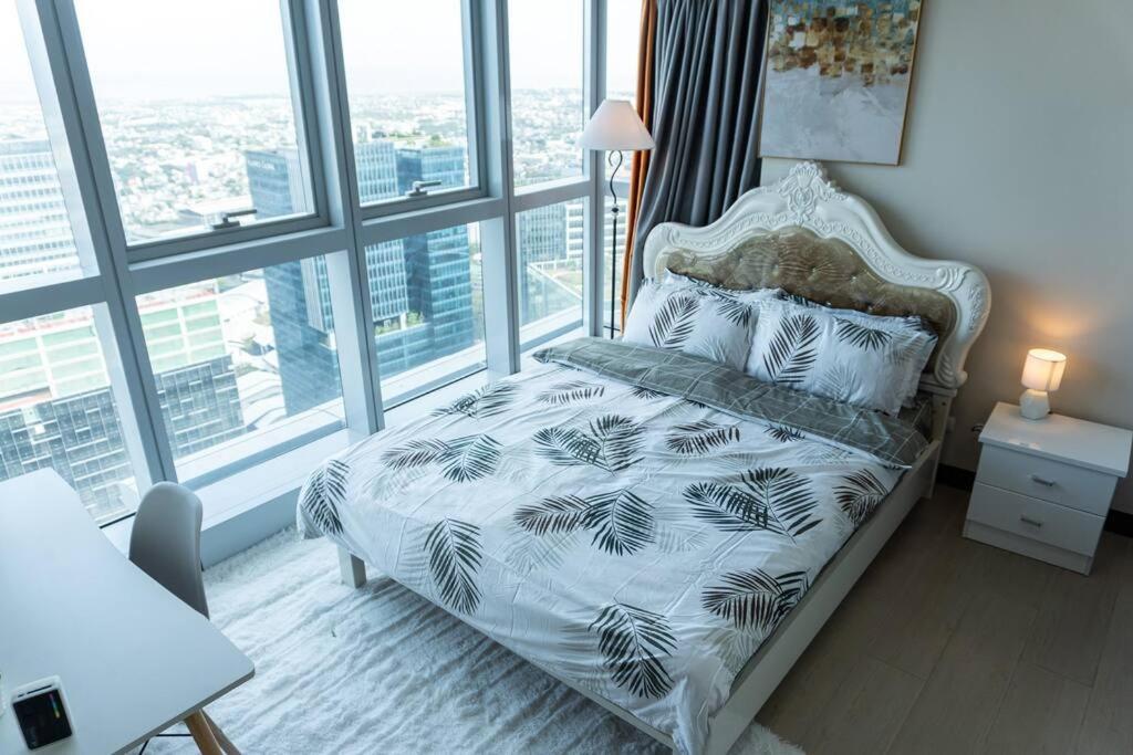 A2J Luxury 2Br Bgc Uptown Suite Near Uptown Mall 马尼拉 外观 照片