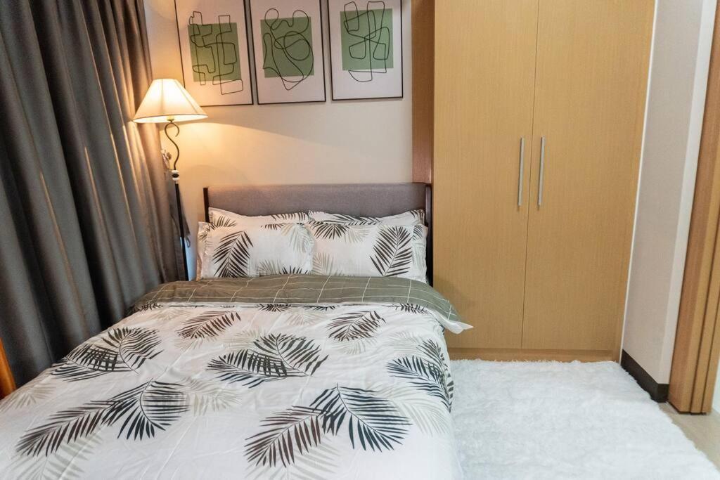 A2J Luxury 2Br Bgc Uptown Suite Near Uptown Mall 马尼拉 外观 照片