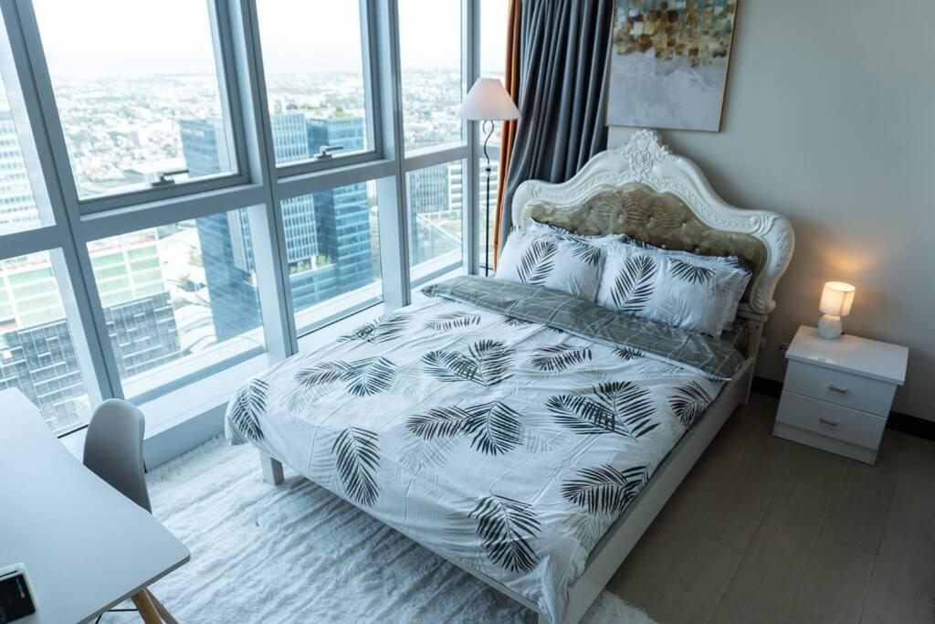 A2J Luxury 2Br Bgc Uptown Suite Near Uptown Mall 马尼拉 外观 照片