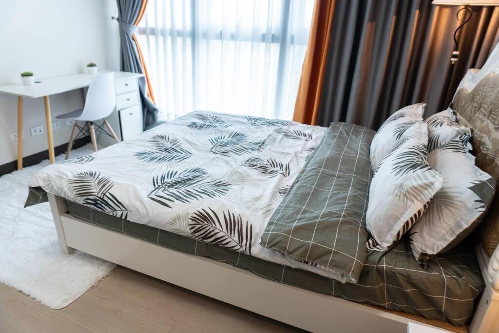 A2J Luxury 2Br Bgc Uptown Suite Near Uptown Mall 马尼拉 外观 照片