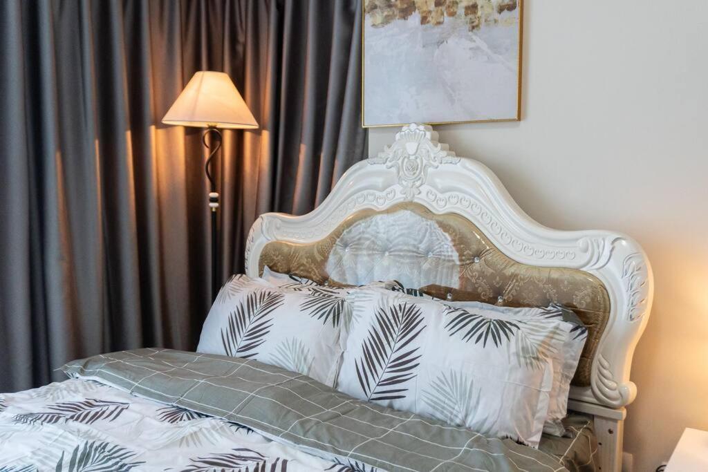 A2J Luxury 2Br Bgc Uptown Suite Near Uptown Mall 马尼拉 外观 照片