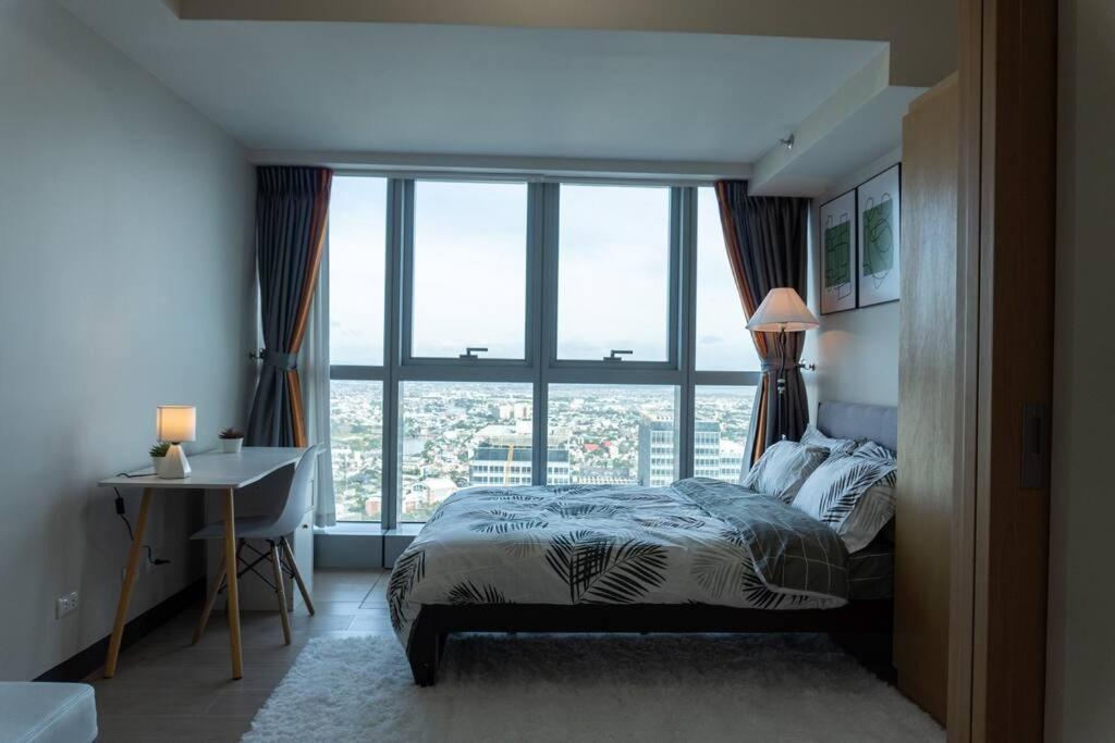 A2J Luxury 2Br Bgc Uptown Suite Near Uptown Mall 马尼拉 外观 照片
