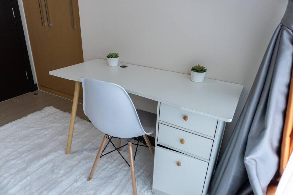 A2J Luxury 2Br Bgc Uptown Suite Near Uptown Mall 马尼拉 外观 照片