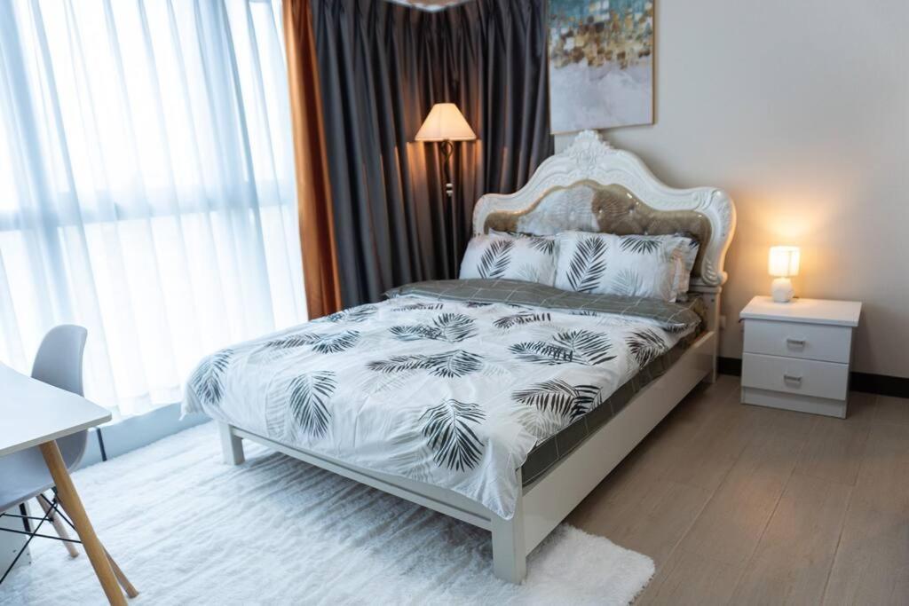 A2J Luxury 2Br Bgc Uptown Suite Near Uptown Mall 马尼拉 外观 照片