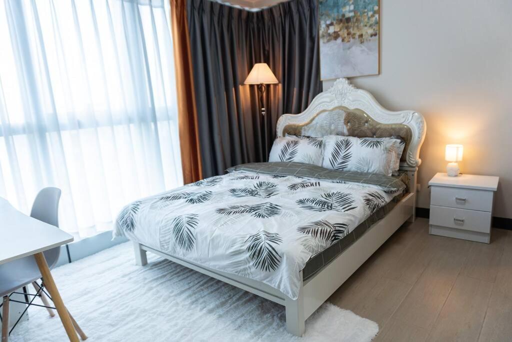 A2J Luxury 2Br Bgc Uptown Suite Near Uptown Mall 马尼拉 外观 照片