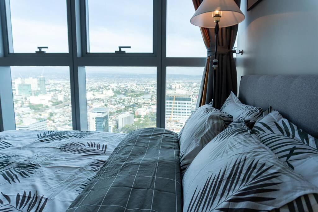 A2J Luxury 2Br Bgc Uptown Suite Near Uptown Mall 马尼拉 外观 照片